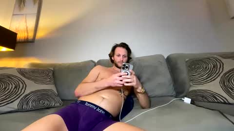 mikeywhite123 online show from February 26, 4:58 am