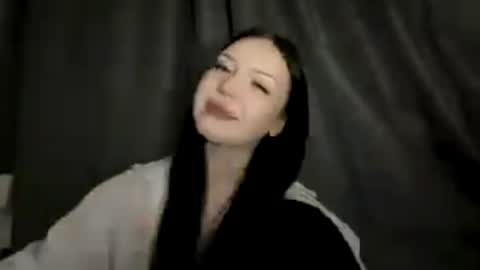 Snapshot of mikiklippel chatting on May 27, 3:31 pm Mia online show from May 27, 3:31 pm