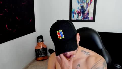 Snapshot of mikke_love chatting on October 4, 3:21 pm MIKKE online show from October 4, 3:21 pm