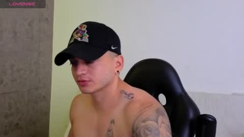 Snapshot of mikke_love chatting on April 29, 2:43 pm MIKKE online show from April 29, 2:43 pm