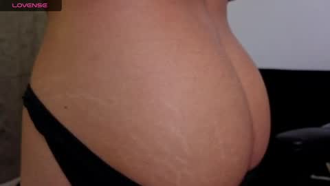 Snapshot of mikke_love chatting on May 2, 3:06 pm MIKKE online show from May 2, 3:06 pm
