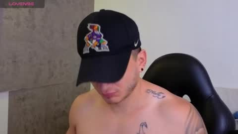 Snapshot of mikke_love chatting on May 6, 2:22 pm MIKKE online show from May 6, 2:22 pm