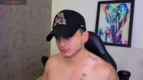 Snapshot of mikke_love chatting on May 11, 2:45 pm MIKKE online show from May 11, 2:45 pm