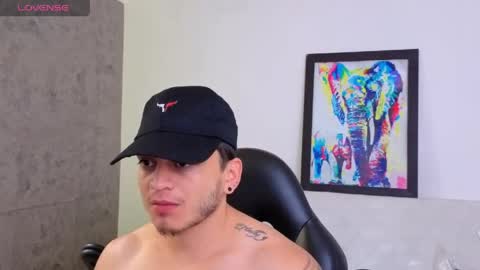 Snapshot of mikke_love chatting on May 29, 1:20 pm MIKKE online show from May 29, 1:20 pm