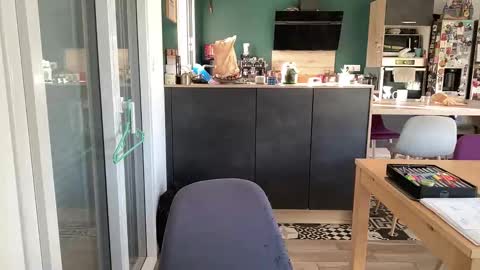 Snapshot of miklp8463 chatting on February 2, 8:24 am miklp8463 online show from February 2, 8:24 am