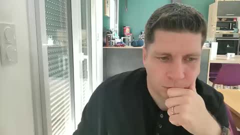 miklp8463 online show from March 31, 8:48 am