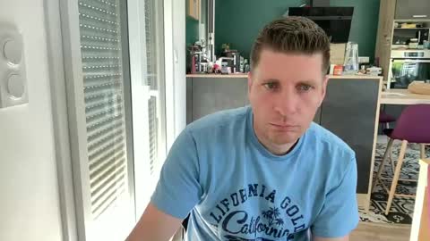Snapshot of miklp8463 chatting on May 22, 7:26 am miklp8463 online show from May 22, 7:26 am
