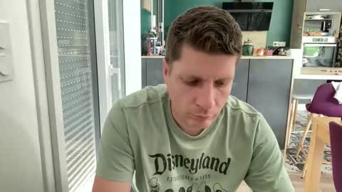 Snapshot of miklp8463 chatting on June 8, 11:43 am miklp8463 online show from June 8, 11:43 am