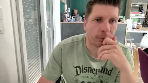 Snapshot of miklp8463 chatting on June 9, 8:04 am miklp8463 online show from June 9, 8:04 am