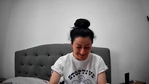 Snapshot of mikyloveu chatting on May 5, 4:26 pm Mikyloveu online show from May 5, 4:26 pm