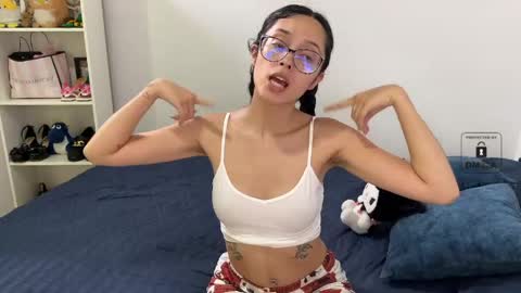 Snapshot of mila_2315 chatting on April 22, 8:21 pm Mila and albert online show from April 22, 8:21 pm