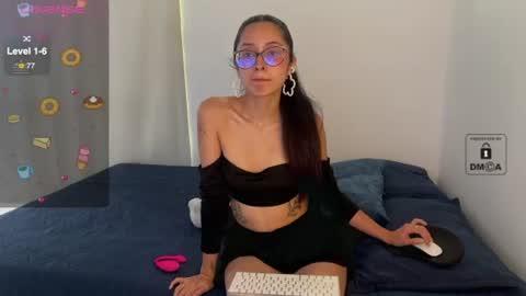 Mila and albert online show from July 4, 10:05 pm