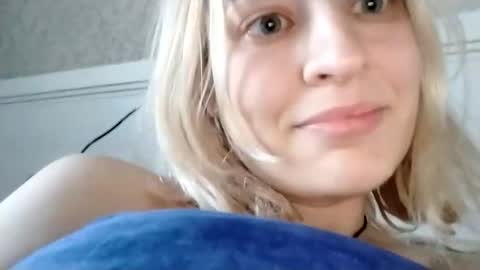 Snapshot of mila_420 chatting on October 18, 12:39 pm Mila 420 online show from October 18, 12:39 pm