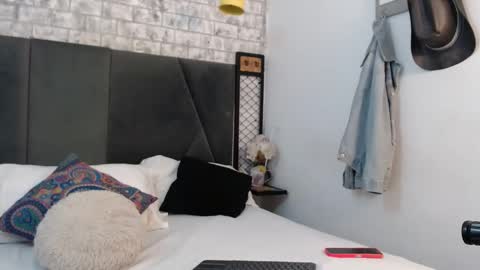 mila_adamss online show from December 17, 10:43 am