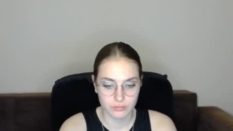 Snapshot of mila_keyy chatting on April 19, 8:11 pm mila_keyy online show from April 19, 8:11 pm