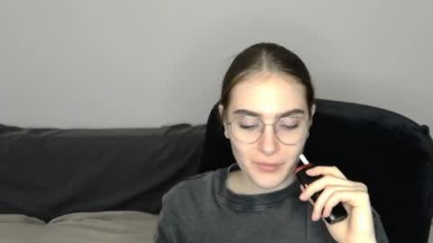 Snapshot of mila_keyy chatting on April 21, 9:50 pm mila_keyy online show from April 21, 9:50 pm