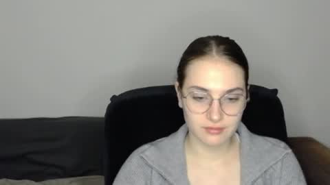 Snapshot of mila_keyy chatting on April 27, 8:40 pm mila_keyy online show from April 27, 8:40 pm