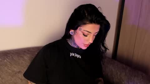 Snapshot of mila_monty__ chatting on February 3, 12:31 am online show from February 3, 12:31 am