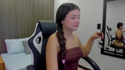 mila_pinkett online show from February 24, 7:23 pm