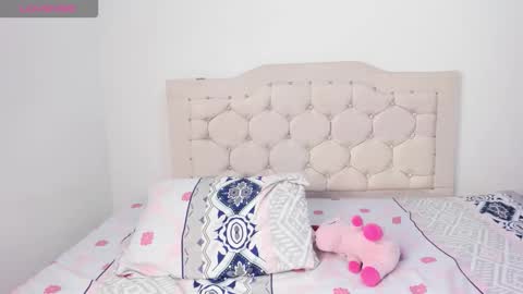 laura online show from November 5, 4:12 am