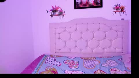 laura online show from January 12, 5:23 am