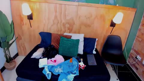 Mila and samy online show from October 19, 11:55 am