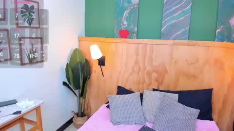 Mila and samy online show from October 25, 12:02 pm