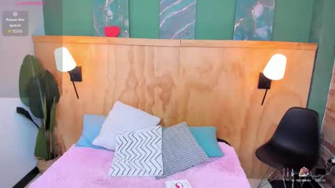 Mila and samy online show from November 4, 12:15 pm