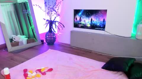 Mila online show from October 17, 11:57 am