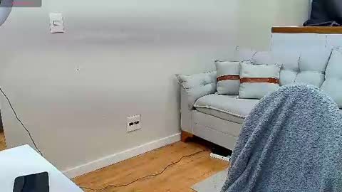 Snapshot of mila_vvoss chatting on July 22, 11:24 am Mila Voz online show from July 22, 11:24 am