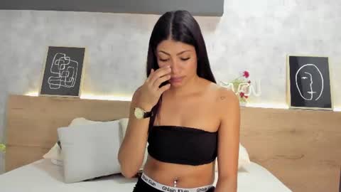 Snapshot of milaa_mendez chatting on July 9, 7:18 pm C A M I L A online show from July 9, 7:18 pm
