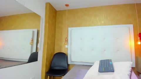          online show from November 18, 10:25 pm