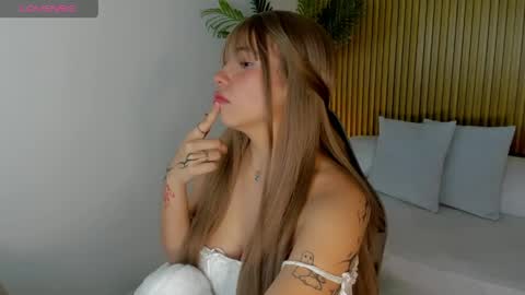 milaack_ online show from April 7, 2:23 am