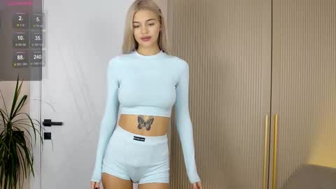 Snapshot of milabunny_ chatting on October 17, 10:07 am Mila and u can call me sweet bunny online show from October 17, 10:07 am