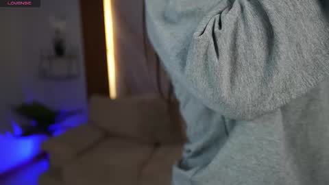 milacrave online show from December 2, 11:48 am