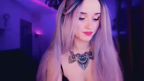 MiladyJolie online show from December 19, 5:58 am