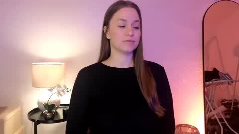 Snapshot of milafleur chatting on February 15, 9:05 am Mila Fleur online show from February 15, 9:05 am