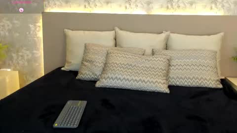    online show from September 30, 10:20 am