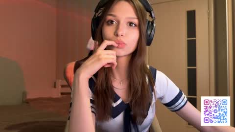 milamiuu online show from May 10, 3:17 pm