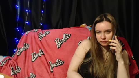 Snapshot of milana696969 chatting on June 18, 4:33 pm MilAna online show from June 18, 4:33 pm