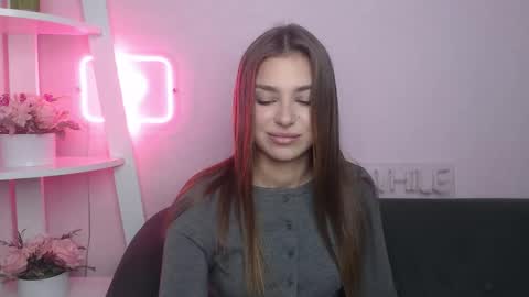 milanaangelas online show from November 15, 6:00 am