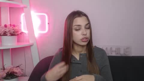 milanaangelas online show from December 14, 5:46 am