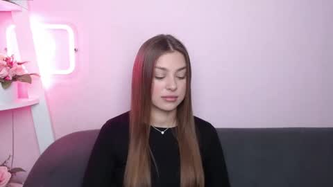milanaangelas online show from April 18, 4:49 am