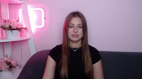 Snapshot of milanaangelas chatting on June 28, 4:40 am milanaangelas online show from June 28, 4:40 am