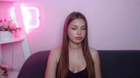 Snapshot of milanaangelas chatting on July 19, 4:49 am milanaangelas online show from July 19, 4:49 am
