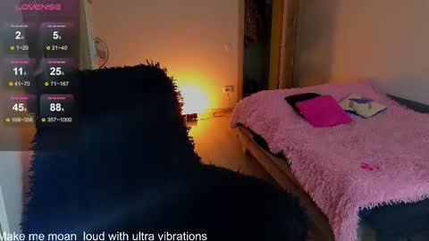 Snapshot of milanafox_ chatting on February 1, 10:30 pm Lana online show from February 1, 10:30 pm