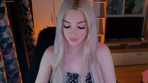 Lana online show from April 7, 6:52 pm