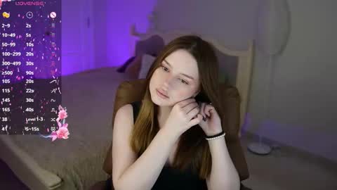 milanamoons online show from February 4, 10:10 am