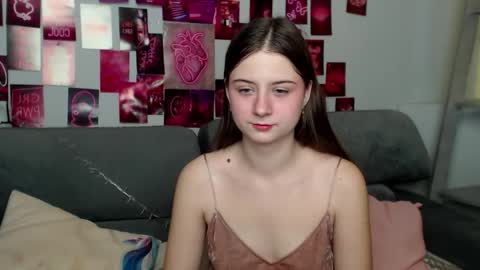 milanaroz online show from October 19, 4:57 am