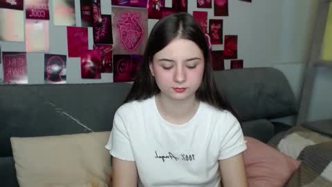 milanaroz online show from October 24, 5:37 am